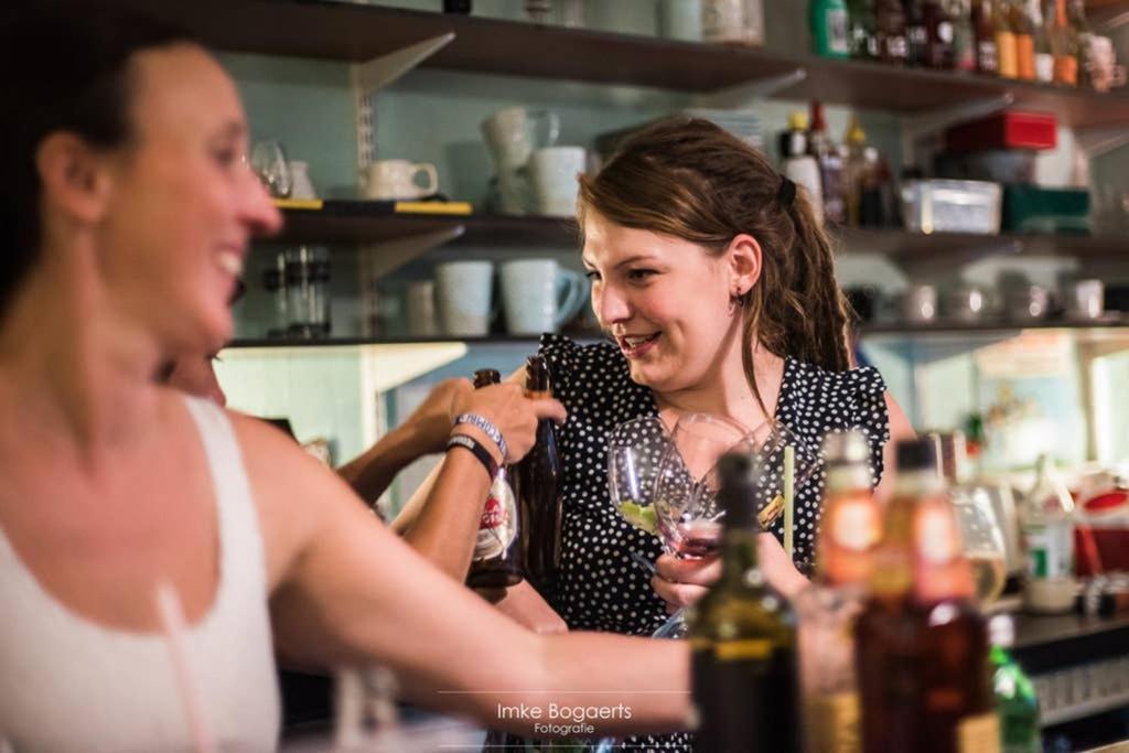 Vakantiewoning In Mol Centrum Met Eigen Bar "Casacuriosa" المظهر الخارجي الصورة
